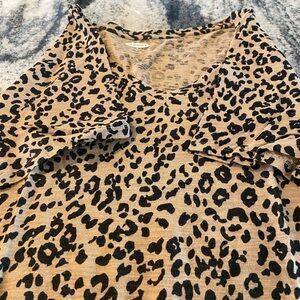 OLD NAVY TEE SHIRT. XL Leopard 100% cotton Great condition